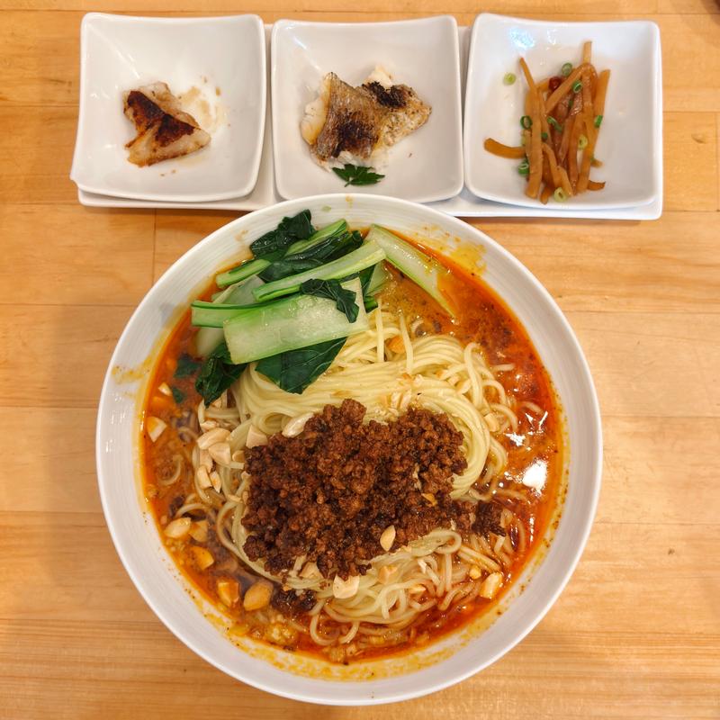 本場四川の汁なし担担麺(四川郷土菜 郷巴佬)