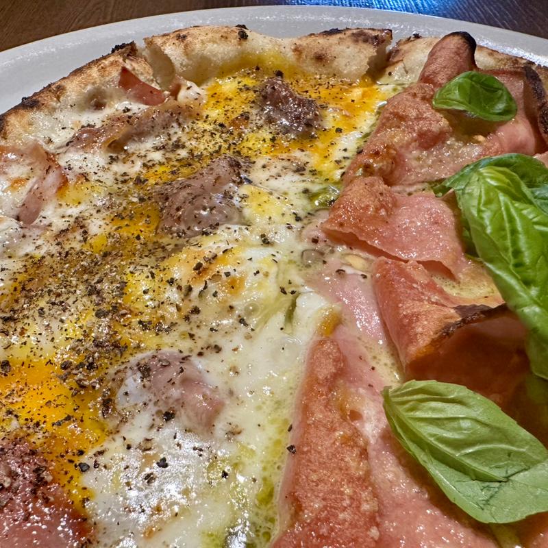 モルタデッラとピスタチオソース&ビスマルク(Motive Pizzeria E Caseificio)