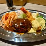 ハンバーグとエビフライ　デミグラスソース