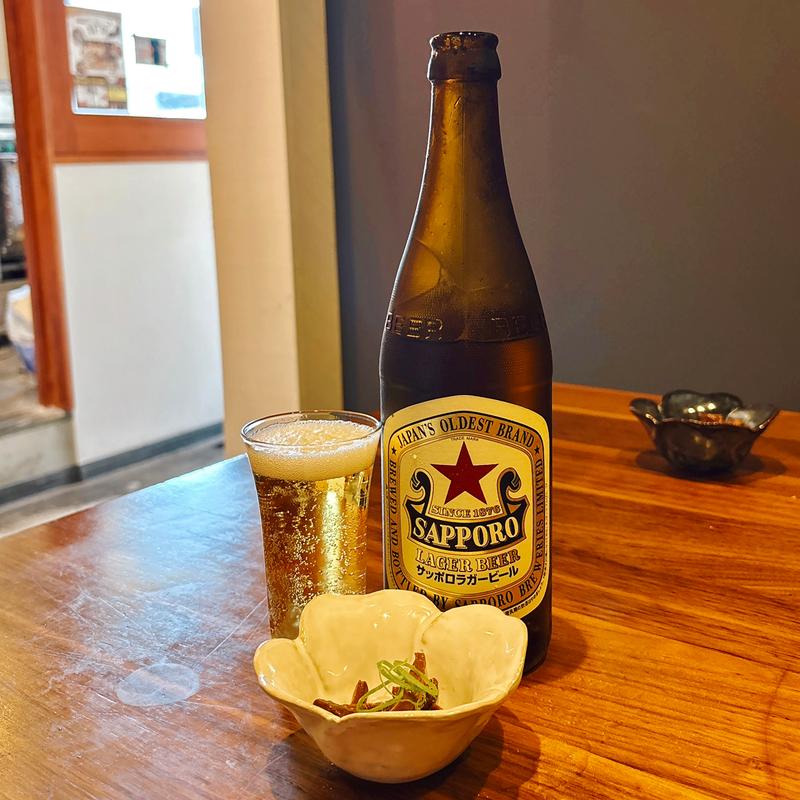 サッポロ赤星(中瓶)(自家製手もみ麺 鈴ノ木)