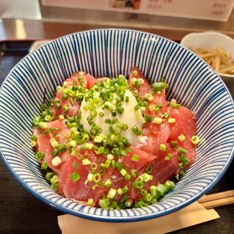 まぐろ漬け丼(魚とら)