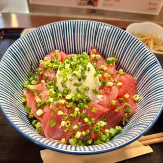まぐろ漬け丼(魚とら)