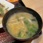 肉野菜塩こうじ炒め定食、たっぷり野菜の麦みそ汁