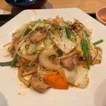 肉野菜塩こうじ炒め定食、たっぷり野菜の麦みそ汁(大戸屋ごはん処 川崎銀柳街店)