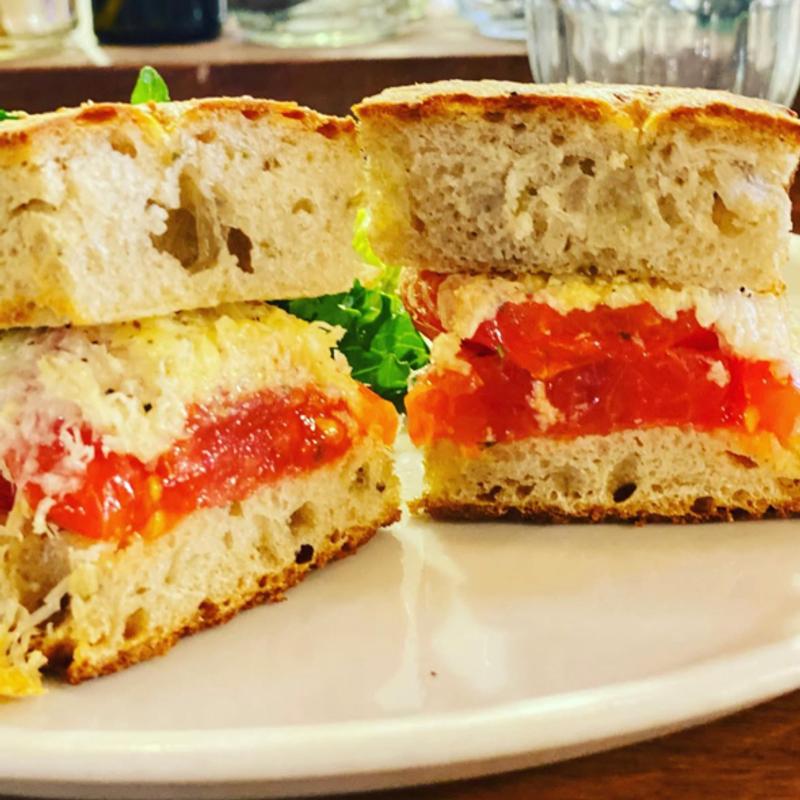 トマトとペコリーノチーズのサンドイッチ(パーラー江古田 （パーラーエコダ）)