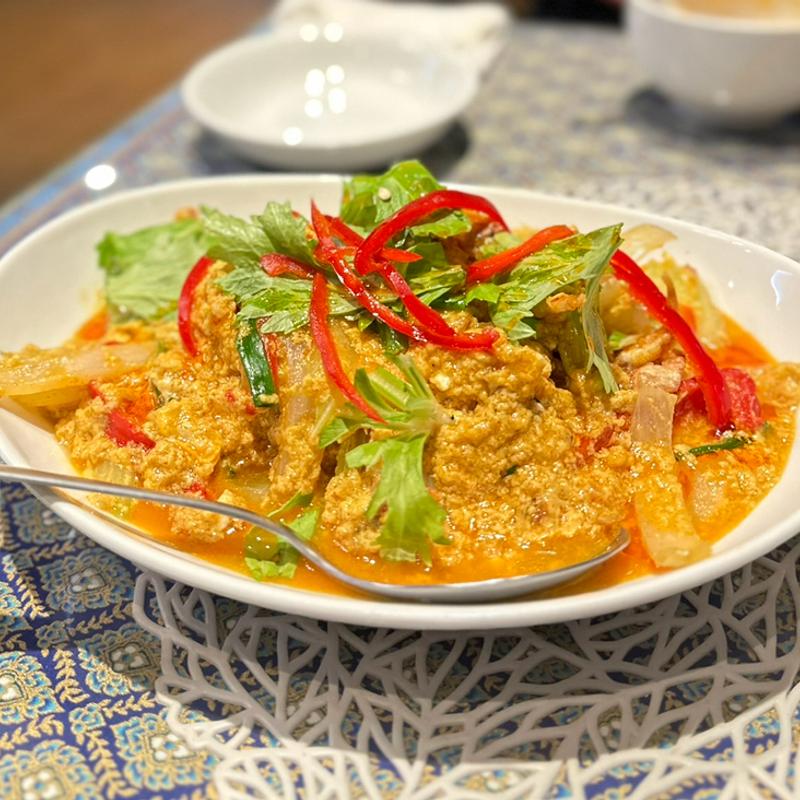 プーニムパッポンカリー（ソフトシェルクラブのカレー玉子炒め）(クンヤー)