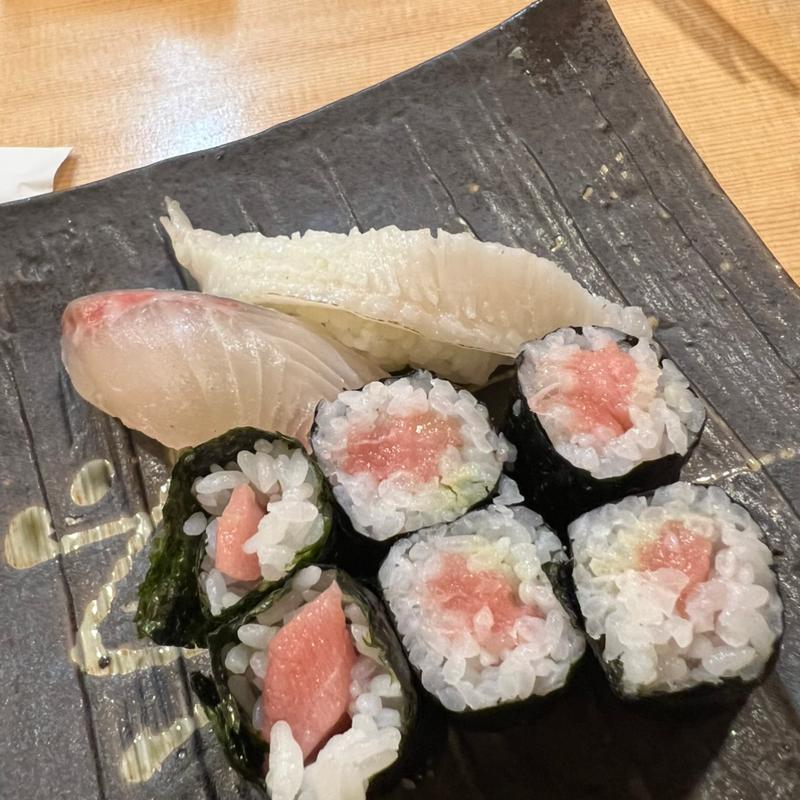 中トロ細巻き＋シマアジの握り＋炙りえんがわの握り(や台ずし白子駅前町)