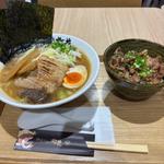 濃厚豚骨醤油らぁ麺とチャーシュー丼