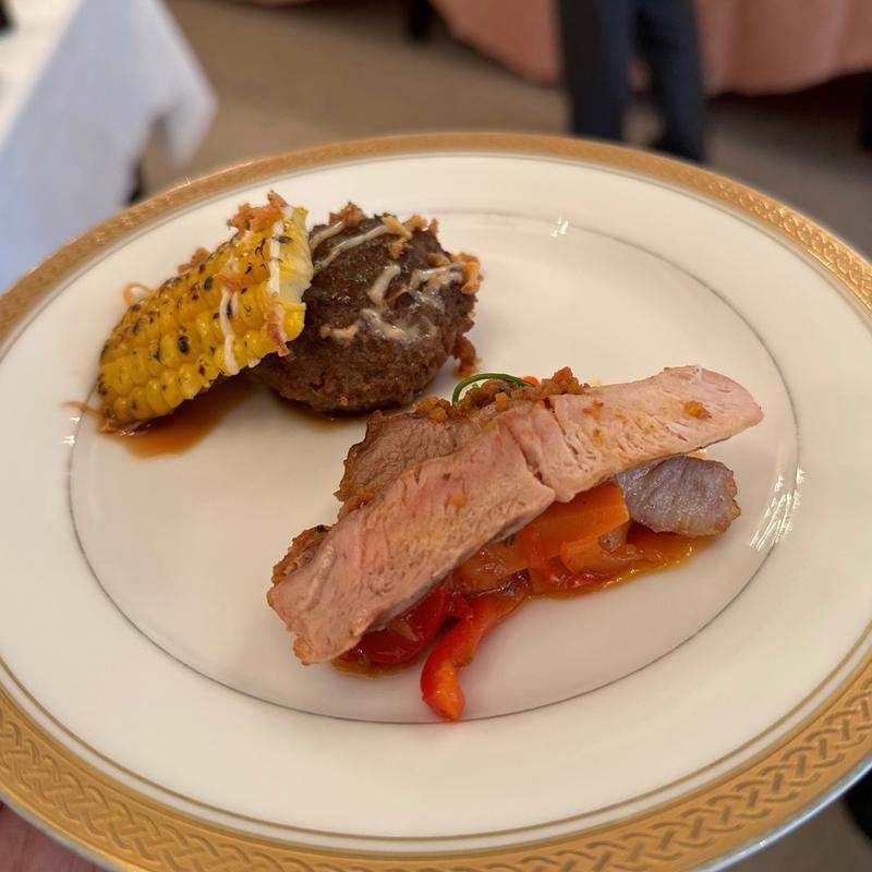 ステーキ、ハンバーグ、焼きとうもろこし(名鉄グランドホテル)