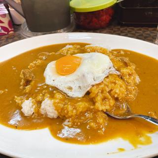 カレー　目玉焼き(カレーや マドラス 日本橋本店)