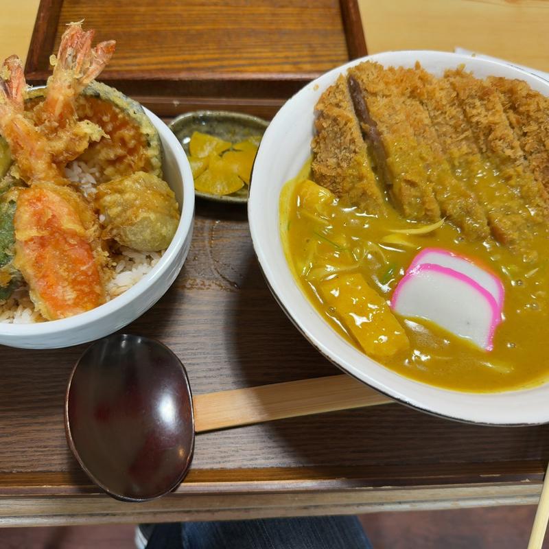 カツカレーうどんと大海老天丼(穂の香 )