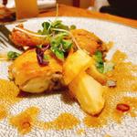 鶏モモ肉のコンフィエスニックソース