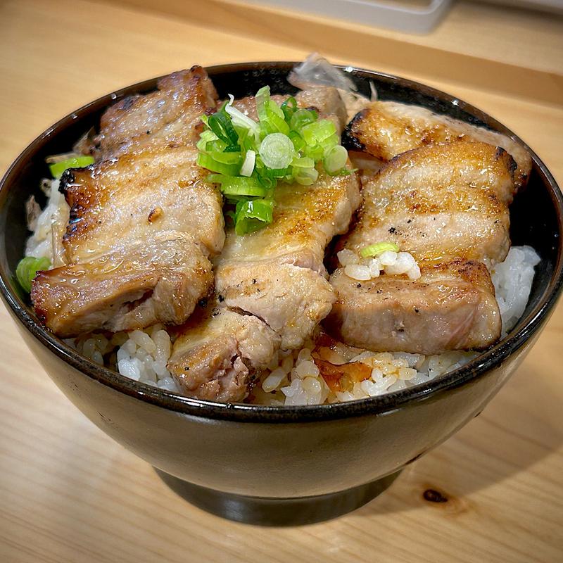 豚バラ丼(よつば食堂)