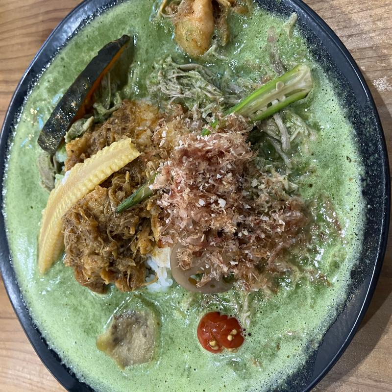 ネオグリーンカレーと無水チキンの2種あいがけ(JapaneseSpiceCurry WACCA（ワッカ）)