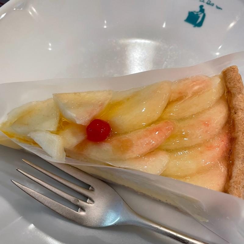 桃のタルト(キルフェボン 福岡)