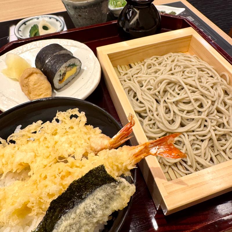 ざるそばにミニ天丼と巻き寿司セット(美々卯 本店)
