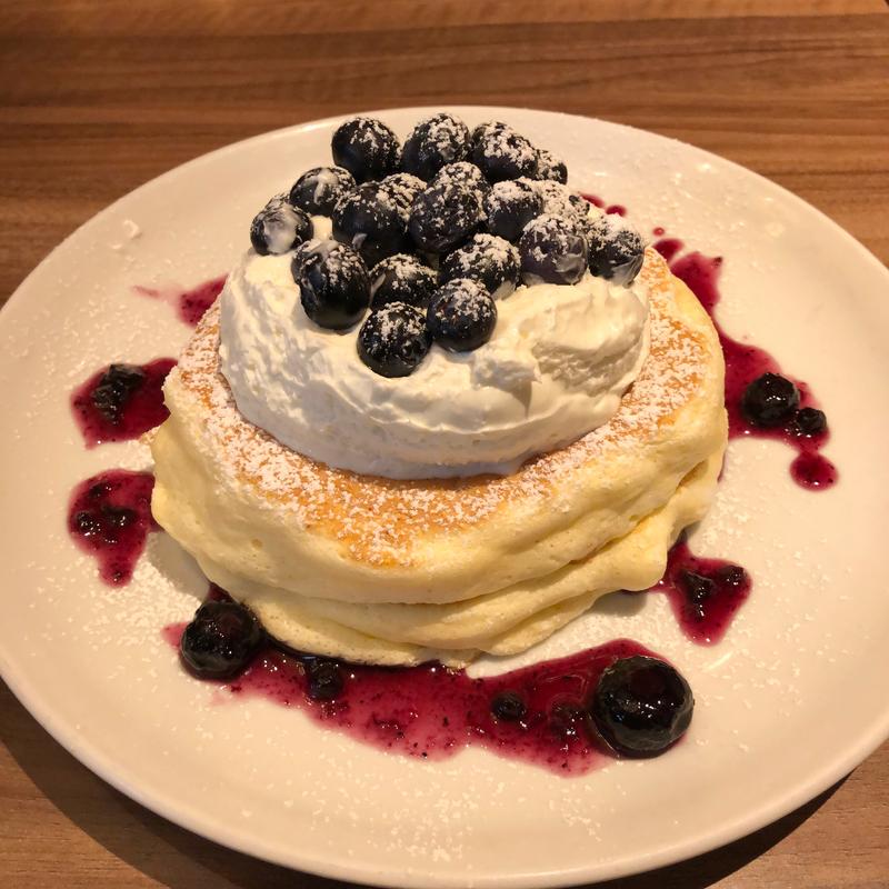 レアチーズクリームのブルーベリーリコッタパンケーキ(高倉町珈琲 戸田店)