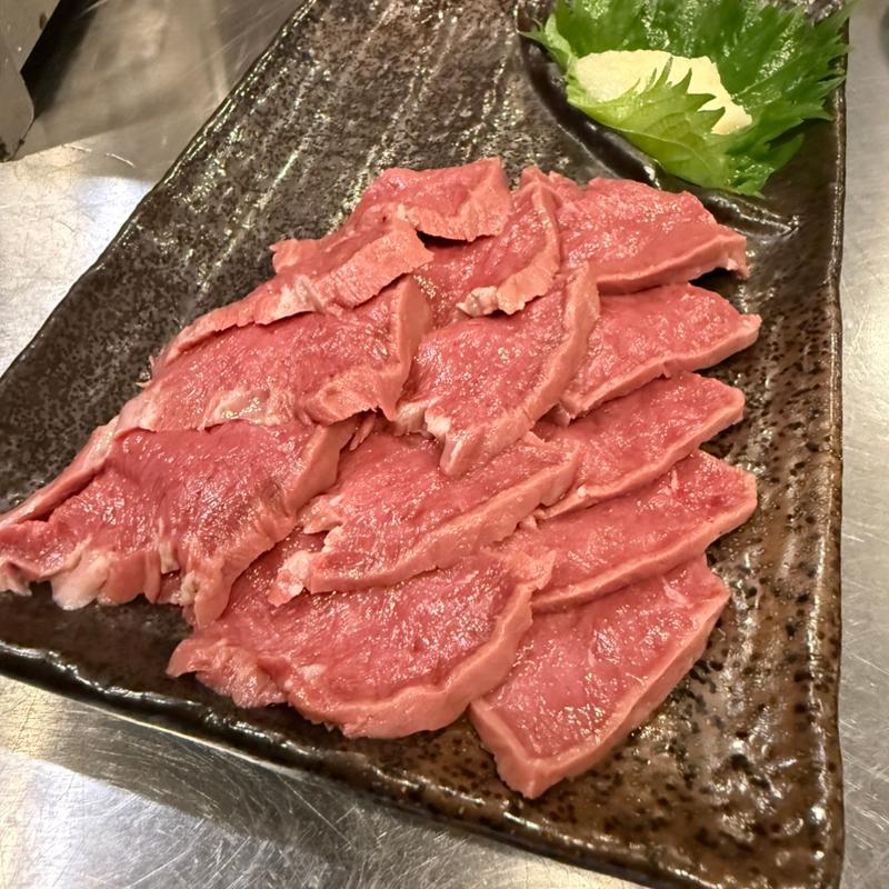 牛ハツ刺し(アームストロング橋本駅北口店)