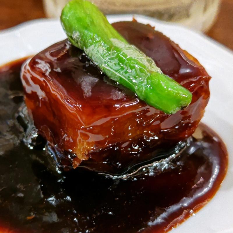 四角い黒酢ぶた(焼売スタンド きんぎょ)