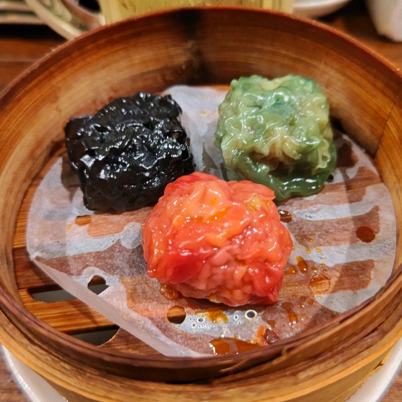 豚キムチーズ焼売・イカ墨焼売・青唐焼売(焼売スタンド きんぎょ)