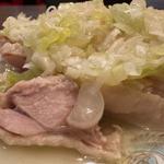 蒸し鶏のネギソースかけ