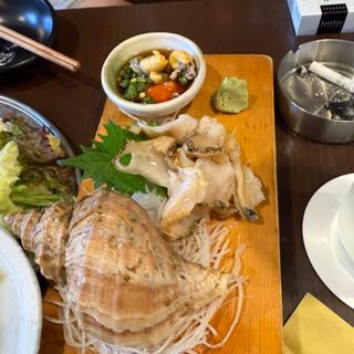 つぶ貝刺(酒場食堂よろずや)