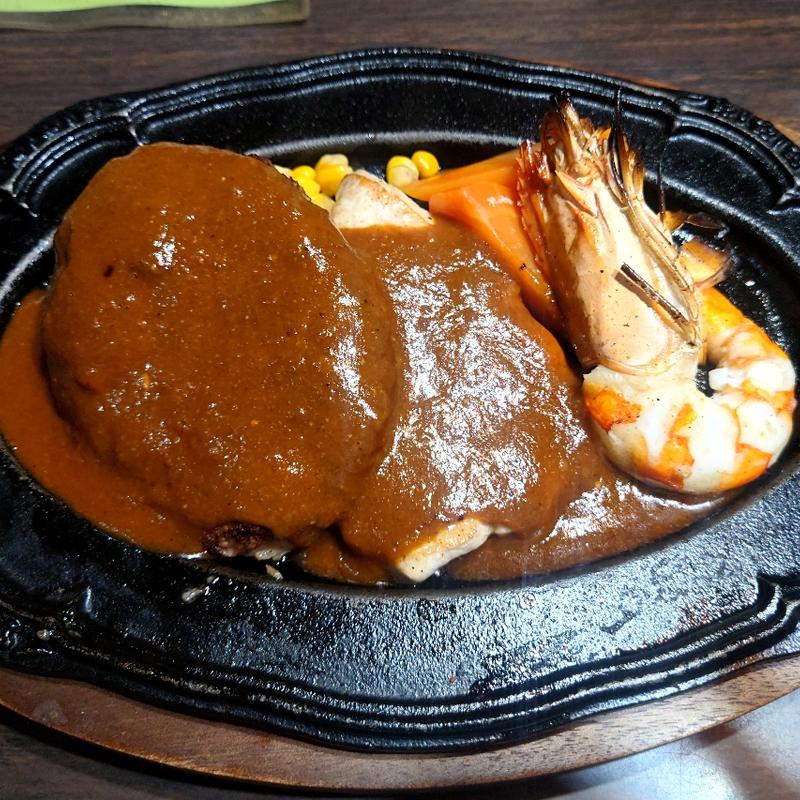 ミックスグリル（ハンバーグ・チキン・大海老）(こんどる)