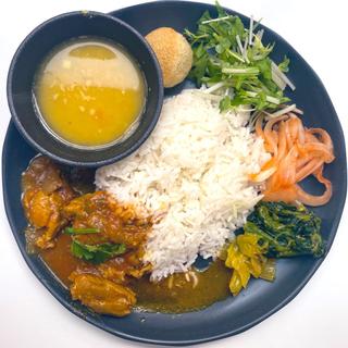 ネパール式チキンカレーのダルバート