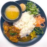 ネパール式チキンカレーのダルバート