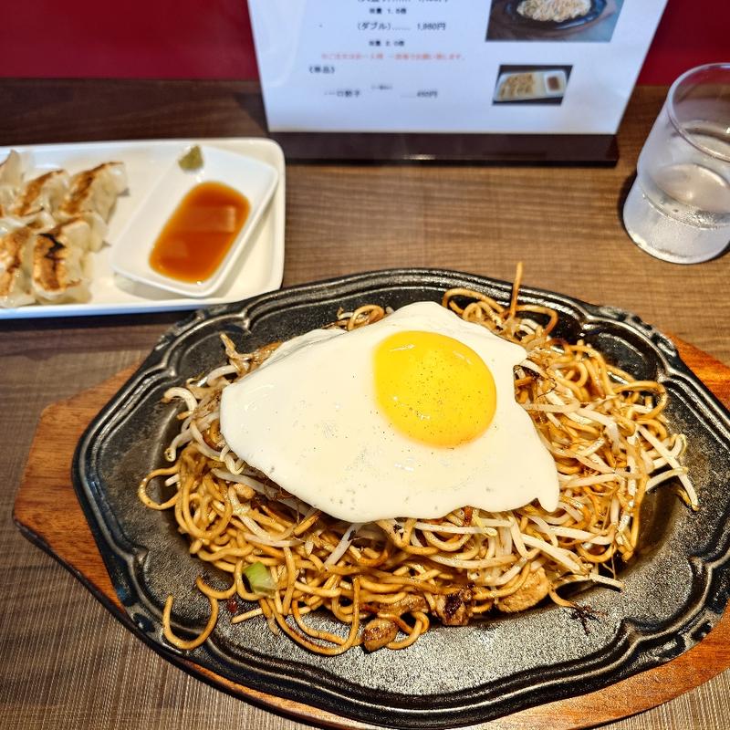 想夫恋焼き大盛り目玉焼きトッピング+一口餃子(想夫恋)
