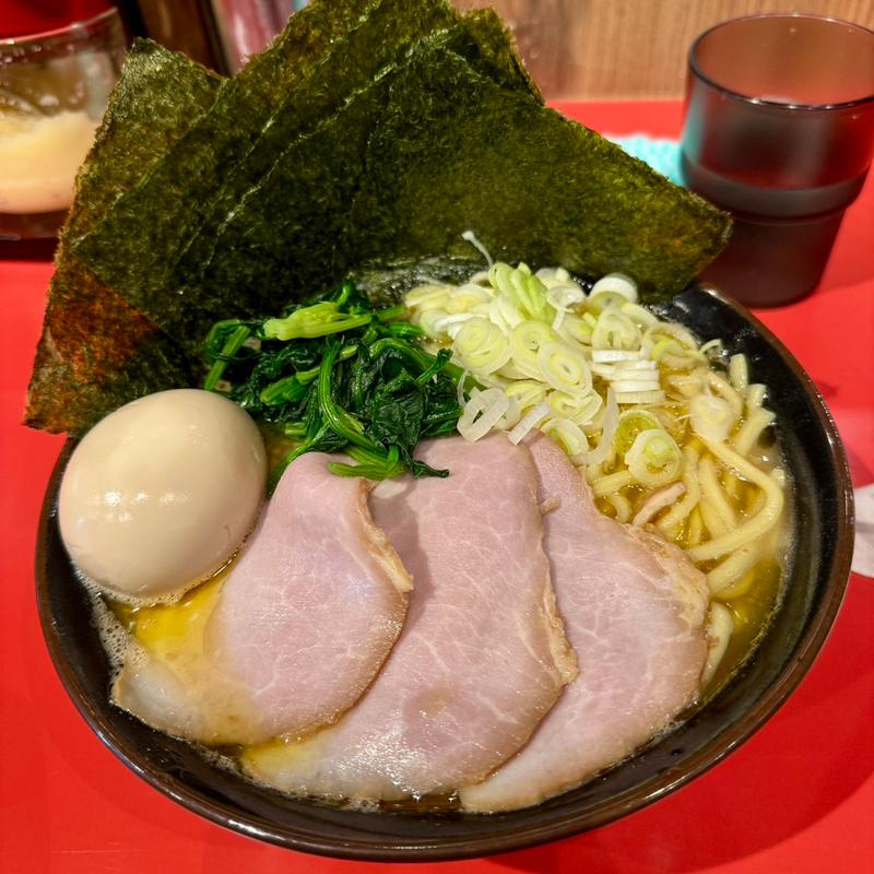 三条家ラーメン大盛(横浜家系ラーメン 三条家)