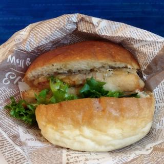 ねぎ塩ダレチキンサンド(ブーランジュリー オーヴェルニュ)
