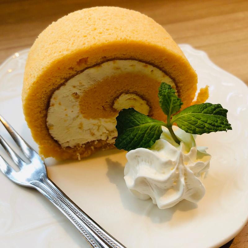 みかんロールケーキ(CAFÉ OASIS 中野坂上店)
