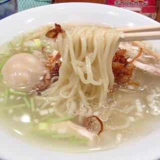 玉ねぎの冷やし塩鶏そば 味玉