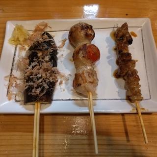 焼きナス＆トマト巻き＆白モツ(炭火やきとり 恵 （メグミ）)