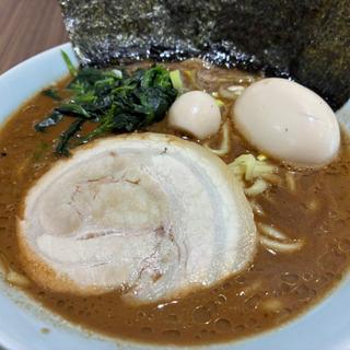 味玉ラーメン　黒胡椒味噌(横浜家系ラーメン　魂心家)