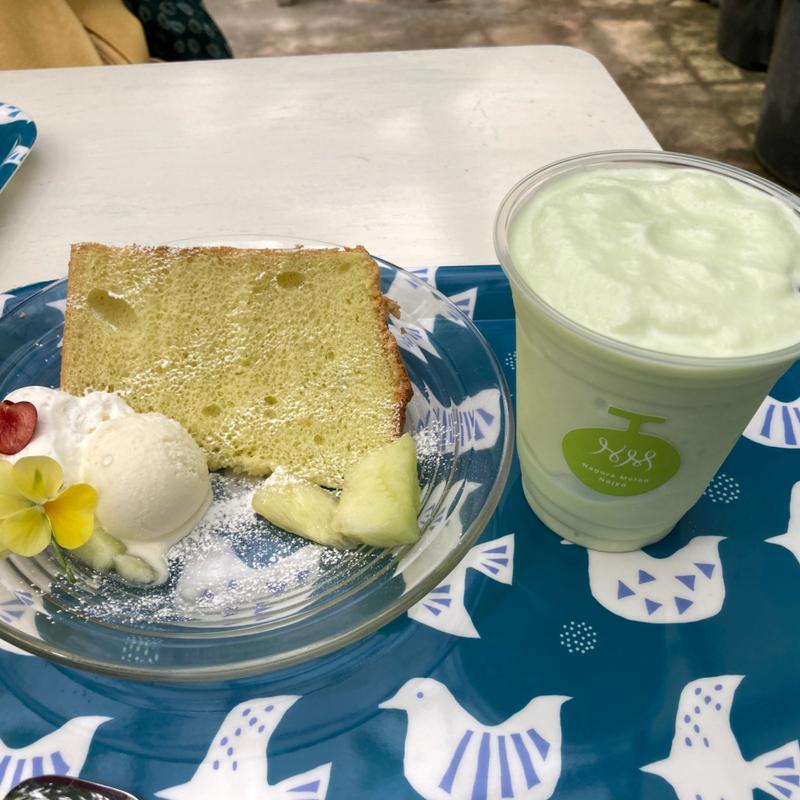 メロンのシフォンケーキとメロンシェイク(名倉メロン農場)