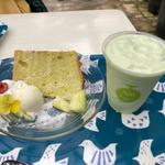 メロンのシフォンケーキとメロンシェイク