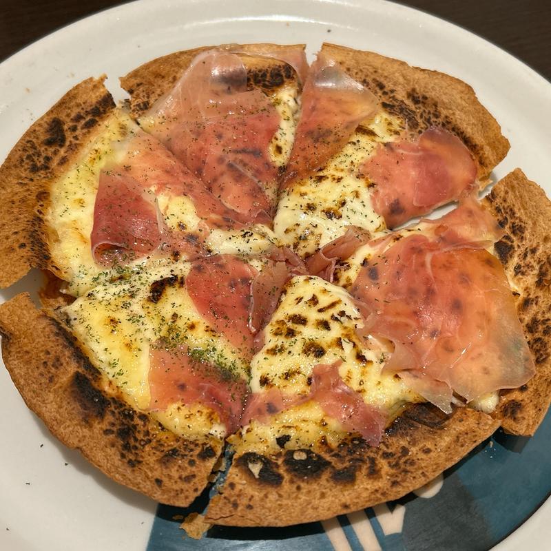 生ハムとトリュフソースのピザ(極楽イタリアンGirrolamo)