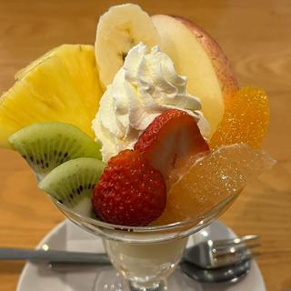 本日のフルーツパフェ(フルーツパーラーゴトー)