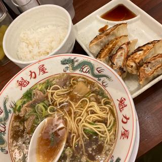 特製醤油ラーメン+餃子セット(魁力屋 多摩ニュータウン通り店)