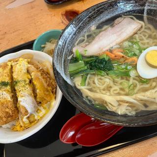 日替わりランチ 山塩ラーメンとカツ丼セット