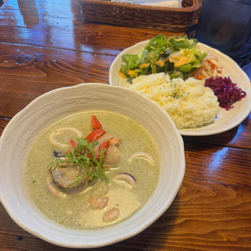 シーフードグリーンカレー(CURRY HOUSE シナモンの木)