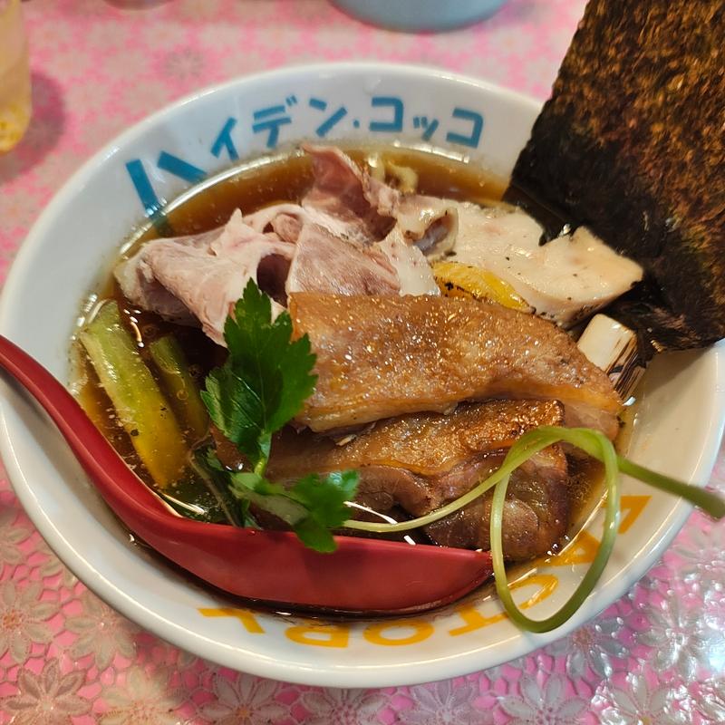 凛々しい比内地鶏もも肉むね肉食べ比べ中華ソバ手揉み太麺(らーめん凛々)