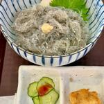 生しらす丼