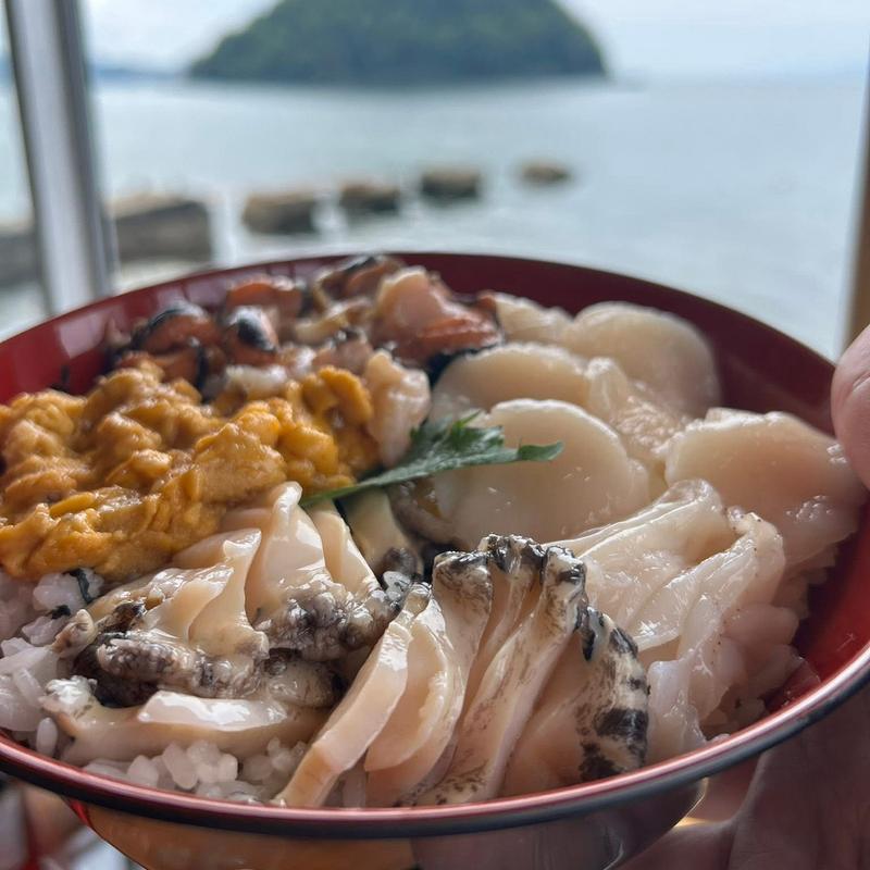 極上海鮮丼(正立食堂 （まさだてしょくどう）)