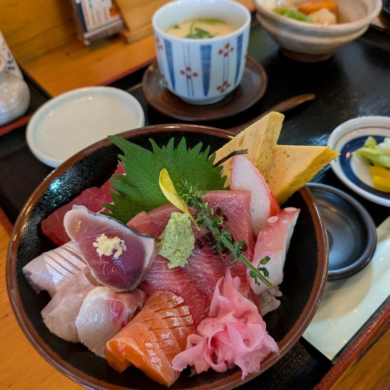 鉄火丼定食(季節料理八しま)