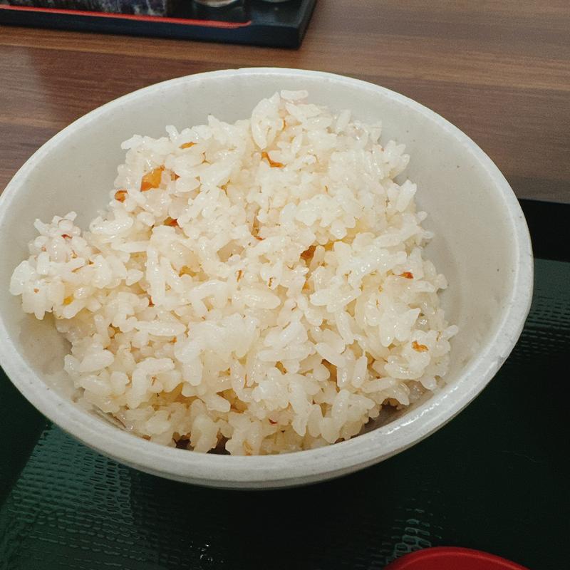 梅干しの炊き込みご飯(中華そば まる乃)