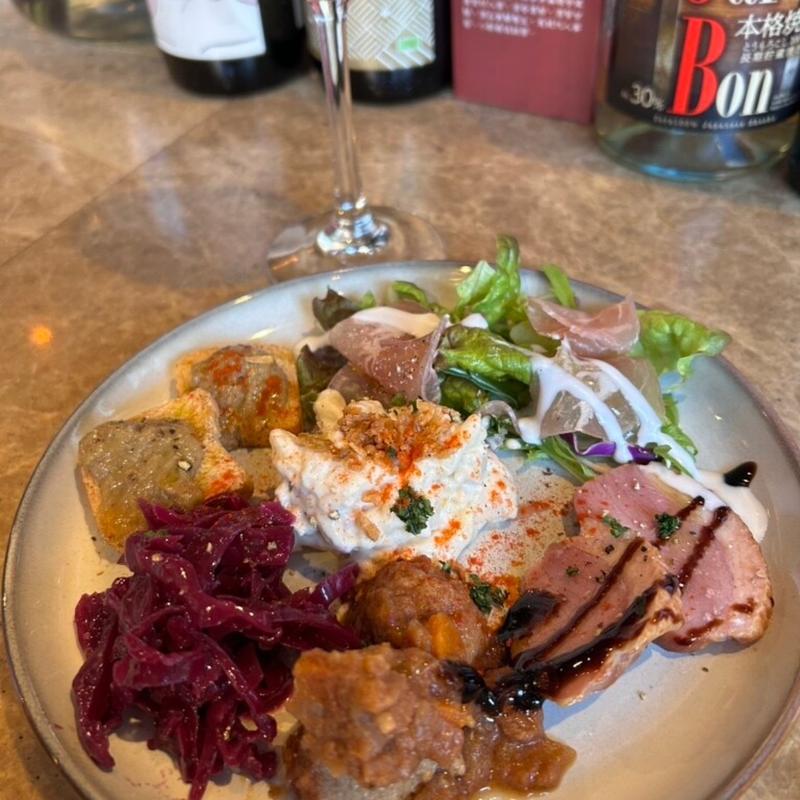 前菜6種盛り(メグスタ 警固歩道橋酒場)