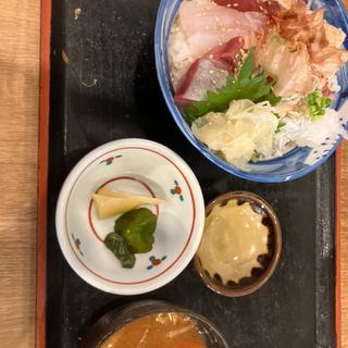 ぶつ切刺身賄い丼